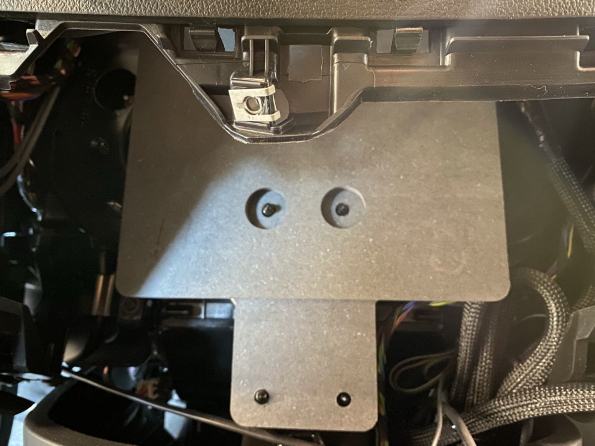 Mercedes Vito Forsterkerplate til dashbord montering
